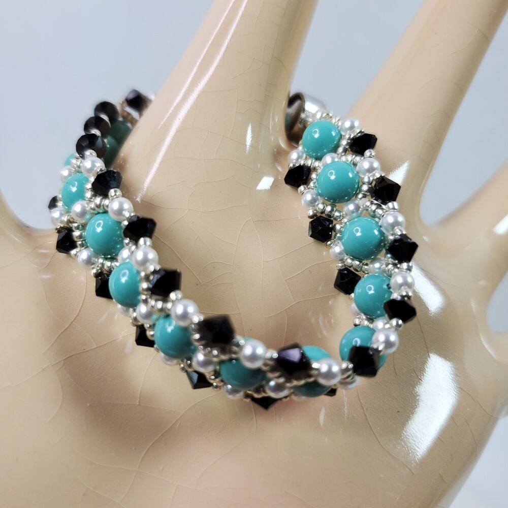 Vintage Bracelet Black Blue White Beaded Mag Clasp 7.5 Inch